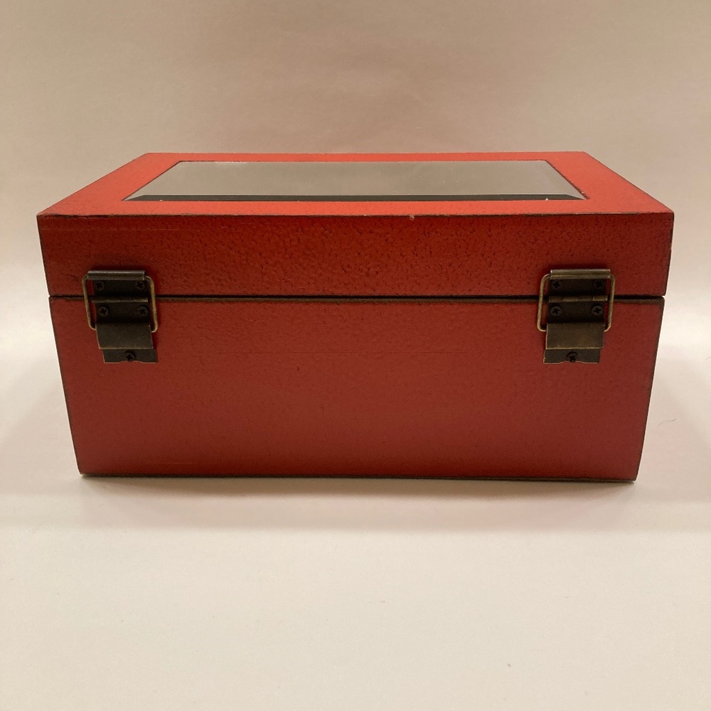 Red  box - Picture 5 of 8